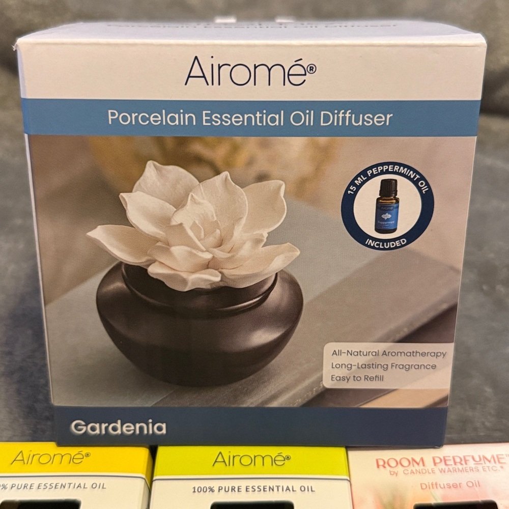 Airome Gardenia Porcelain Essential Oil Diffuser with 7 Oils NWT - Picture 2 of 9